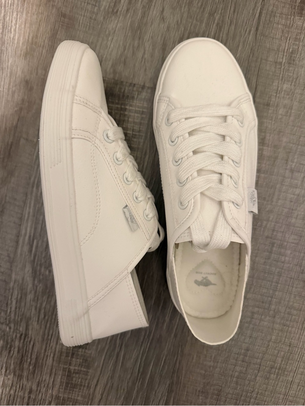 Rocket Dog White Canvas Low-Top Sneakers 7 NWOT